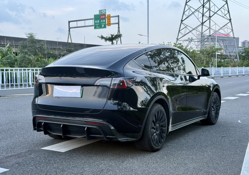 Tesla Model Y 2023 #5 Tesla Model Y 2023 car image #5