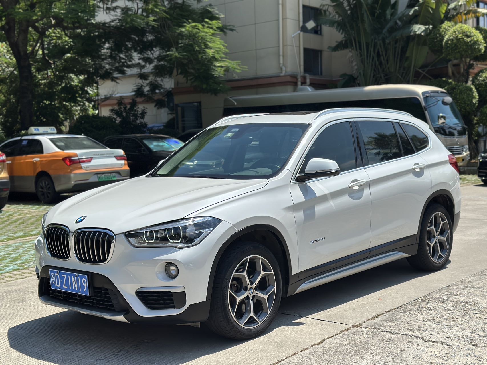 BMW X1 2018 car image 