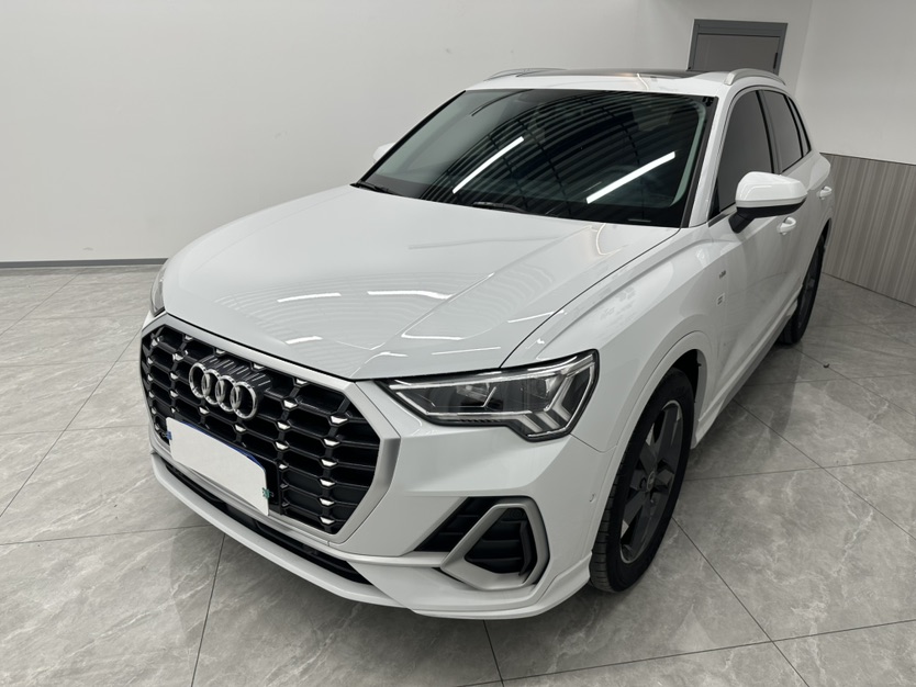 Audi Q3 2022 car image 