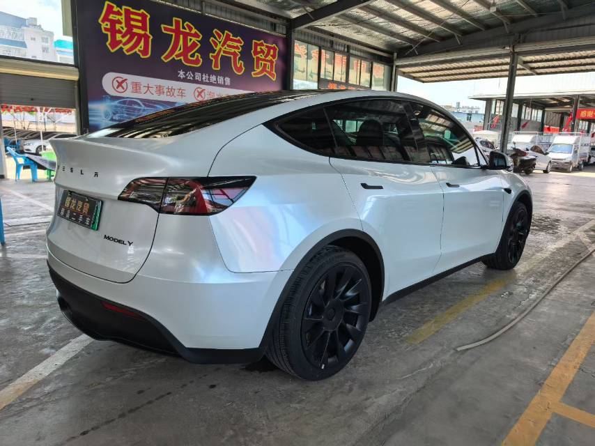 Tesla Model Y 2024 #6 Tesla Model Y 2024 car image #6