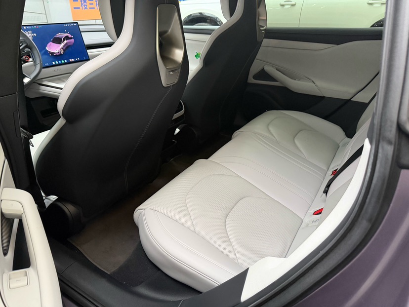 MI SU7 2024 immagine di auto #4
