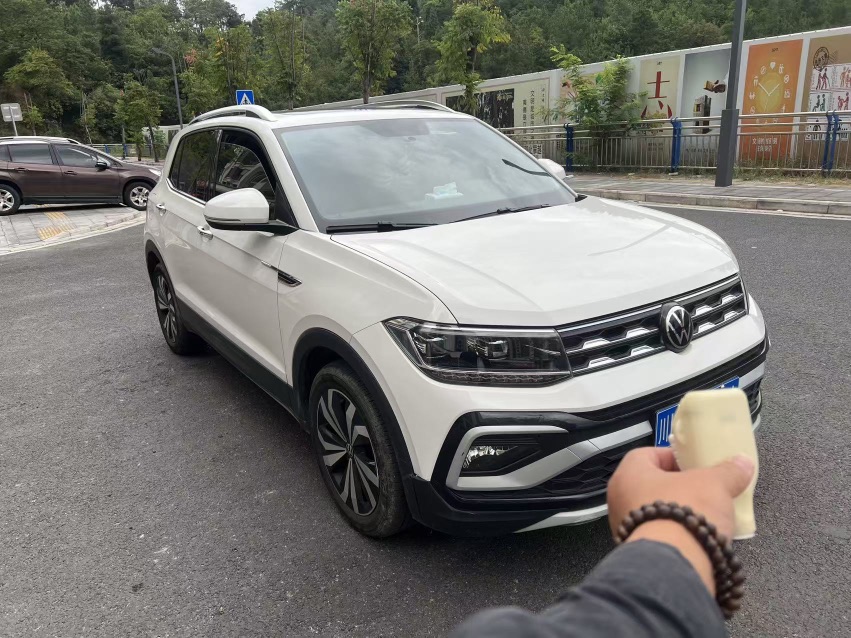 Volkswagen T-Cross 2022 car image #2