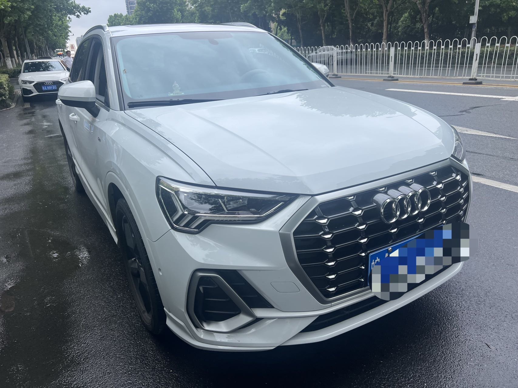 Audi Q3 2022 car image #3