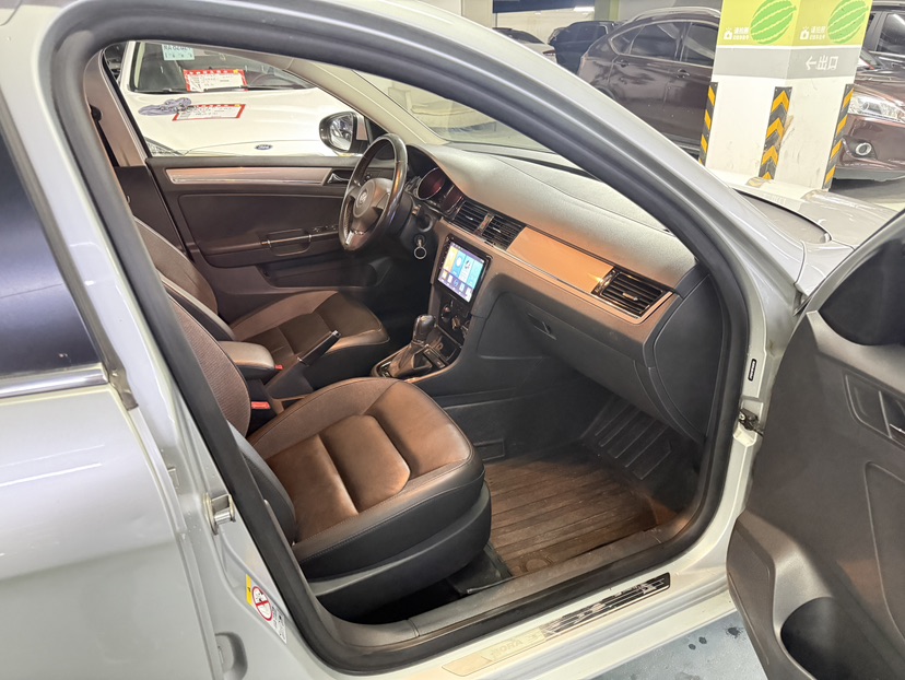 Volkswagen Bora 2015 car image #5