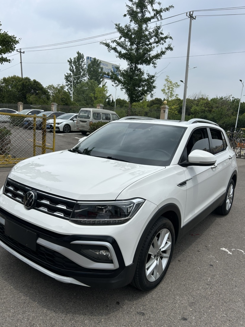 Volkswagen T-Cross 2021 car image #2