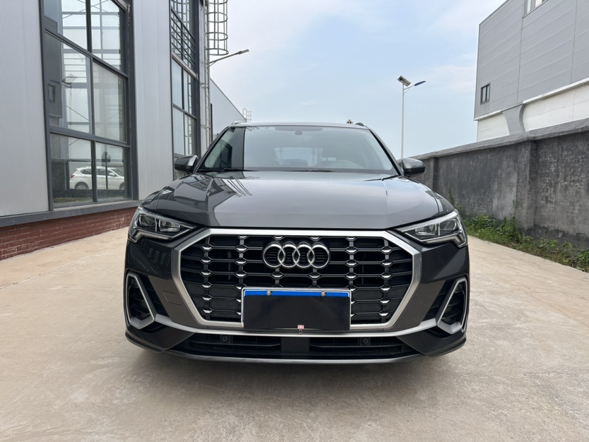 Audi Q3 2023 car image #3