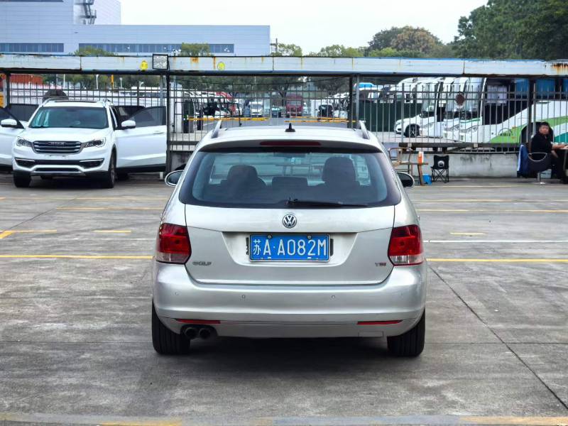Volkswagen Golf (Imported) 2011 car image #8