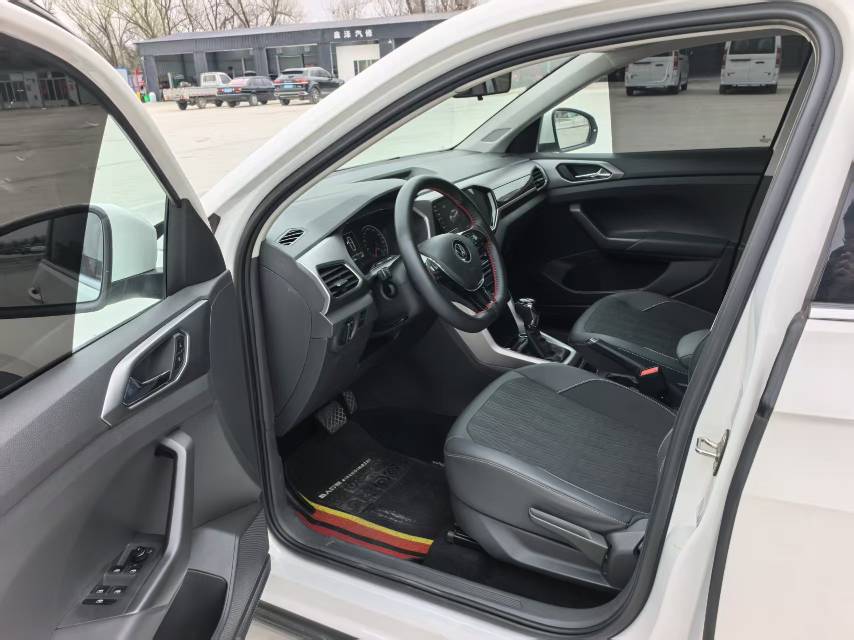 Volkswagen T-Cross 2021 #4 Volkswagen T-Cross 2021 car image #4