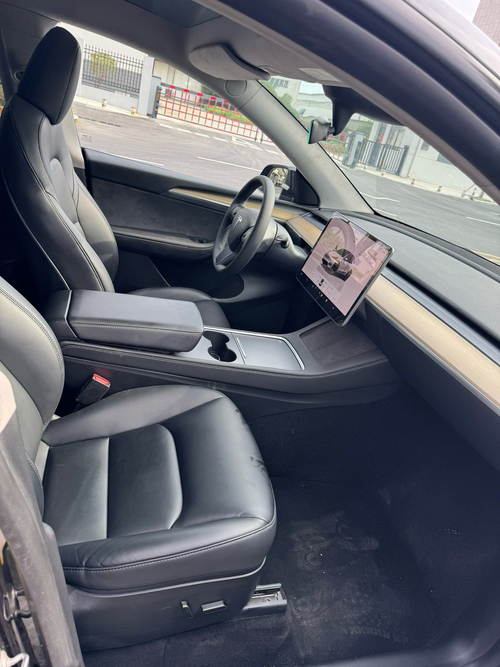 Tesla Model Y 2022 car image #8