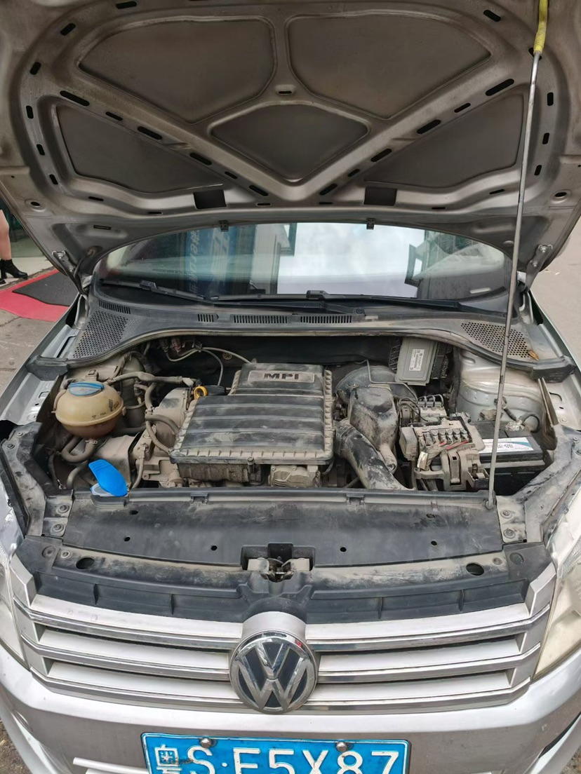 Volkswagen Santana 2015 car image #6