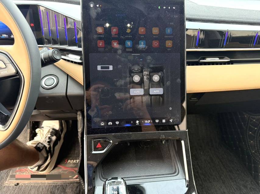 GEELY Boyue L 2023 car image #9