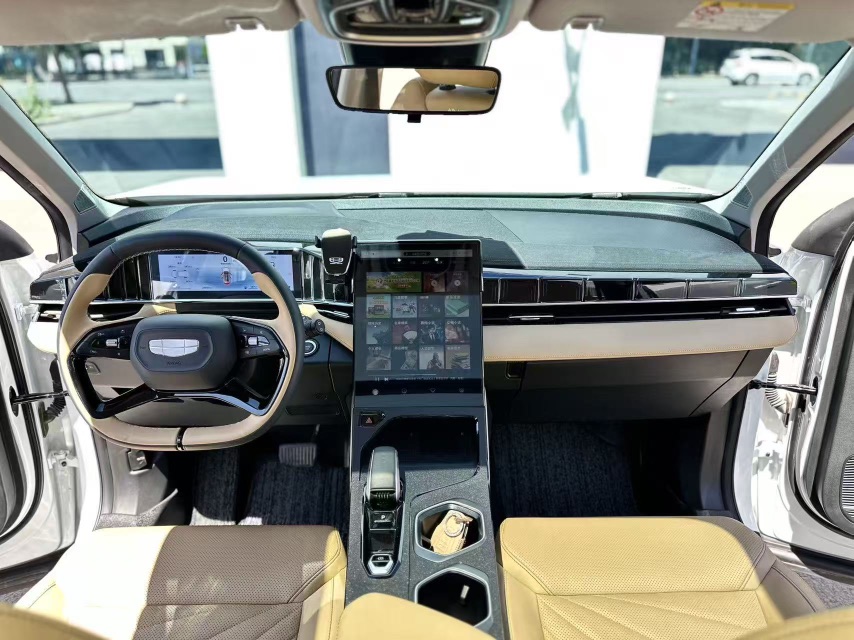 GEELY Boyue L 2023 car image #5