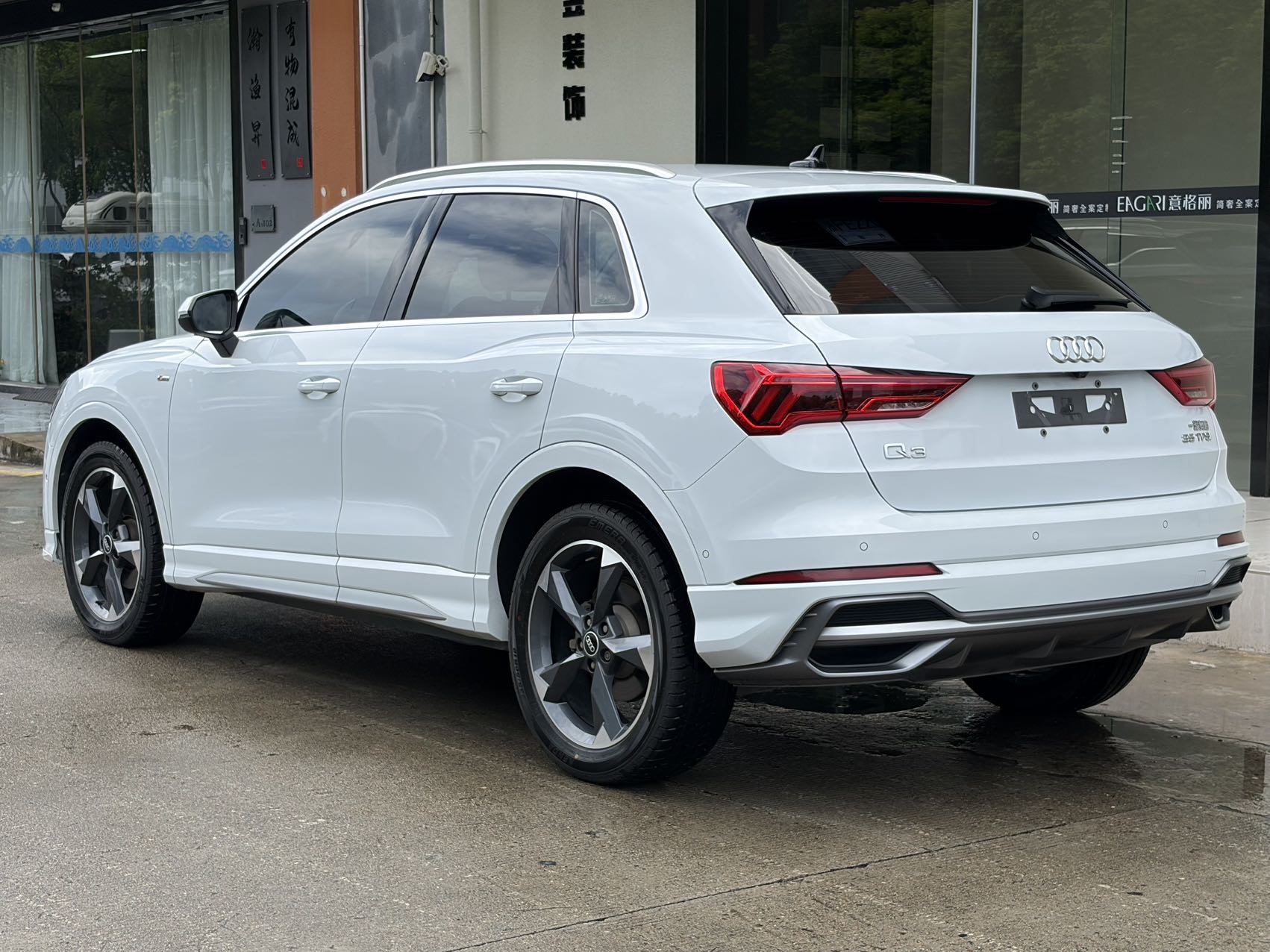 Audi Q3 2022 car image #10
