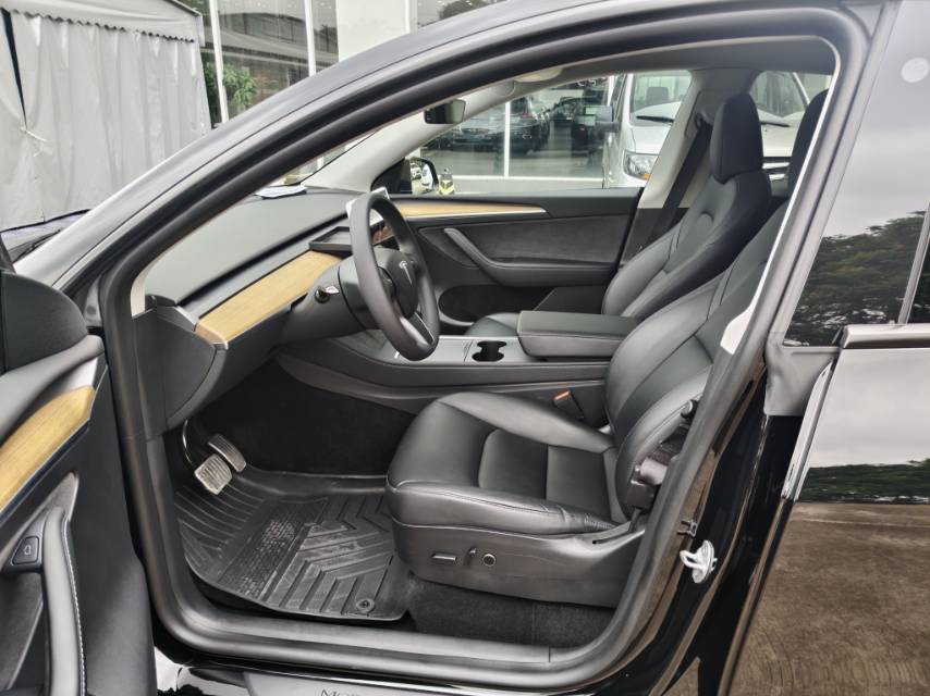 Tesla Model Y 2023 #6 Tesla Model Y 2023 car image #6