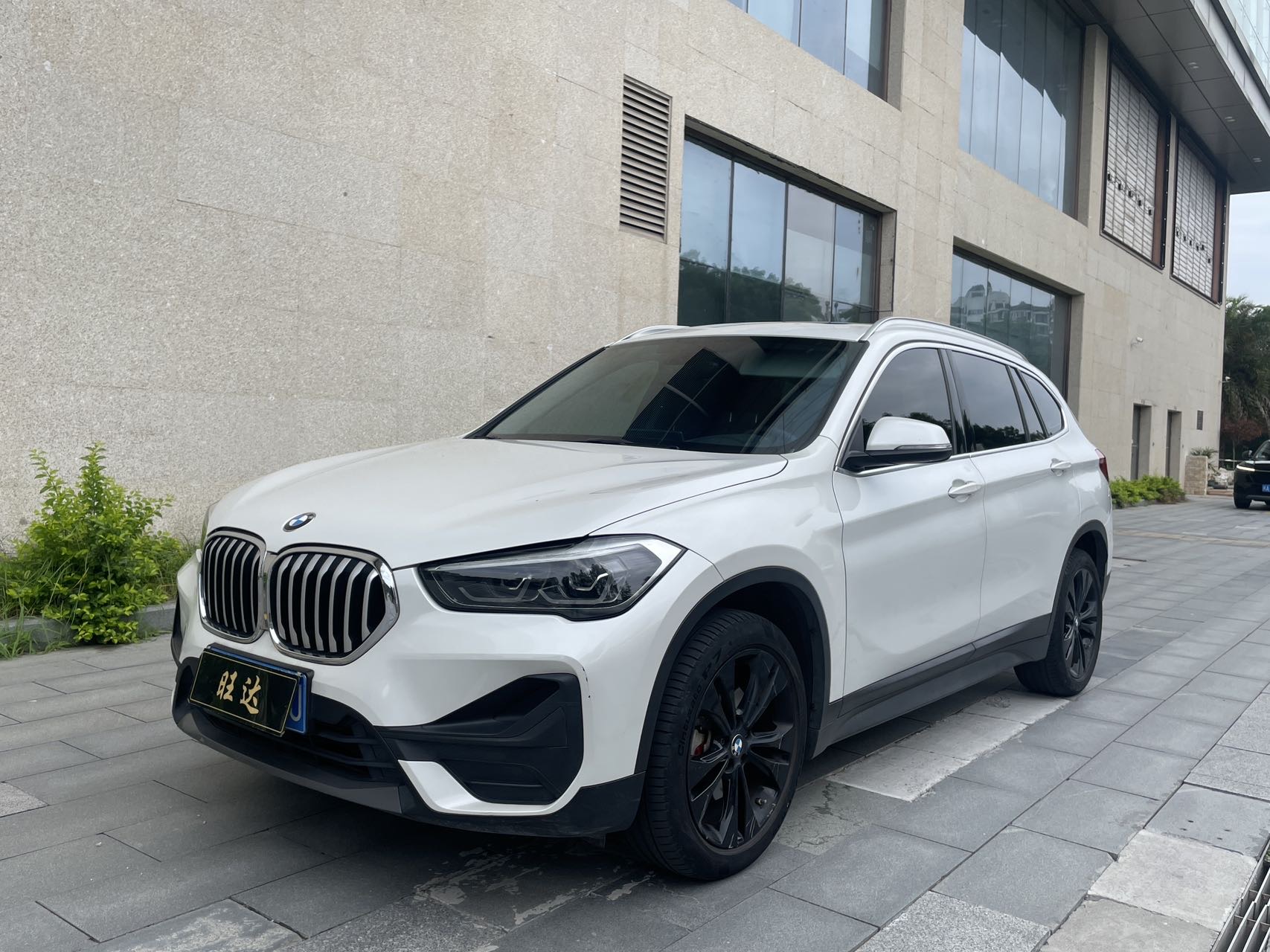 BMW X1 2021 car image 