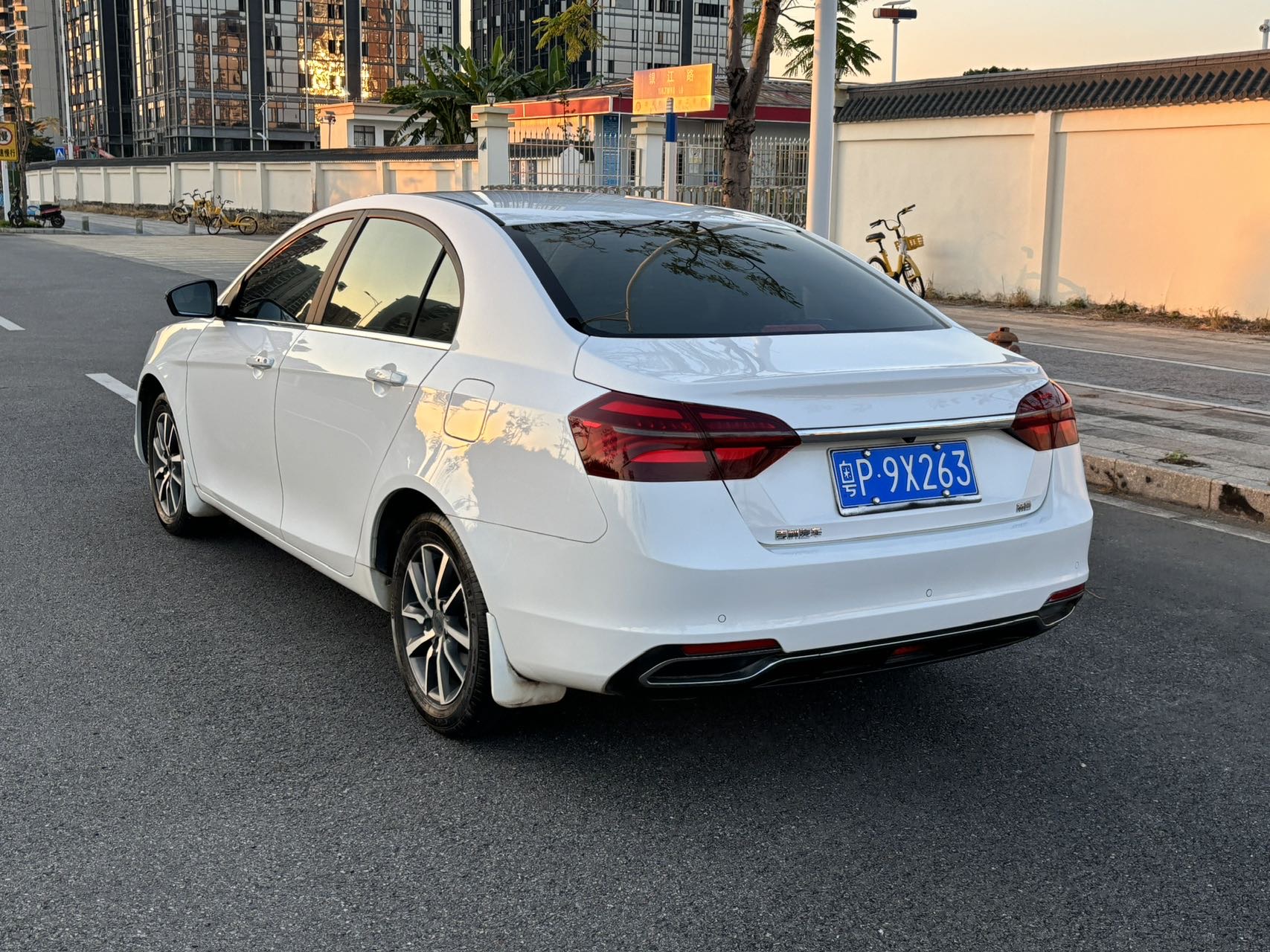 GEELY Emgrand 2020 صورة سيارة #4