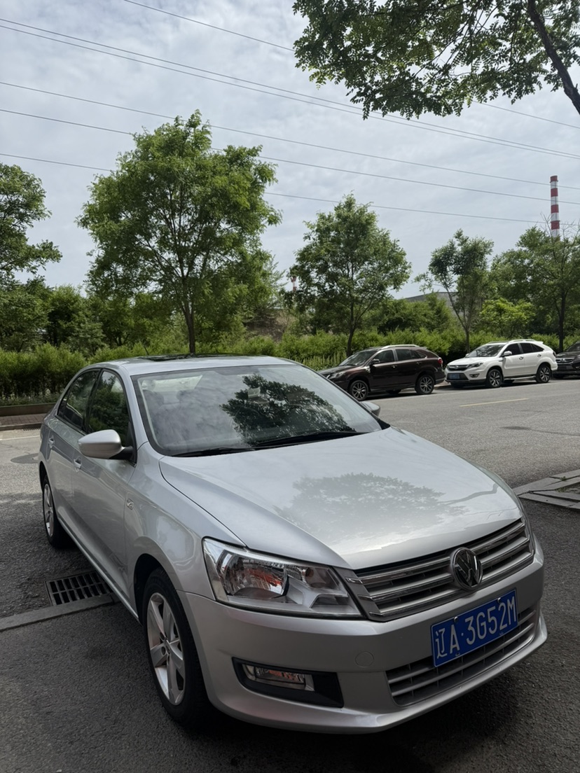 Volkswagen Santana 2014 car image #2