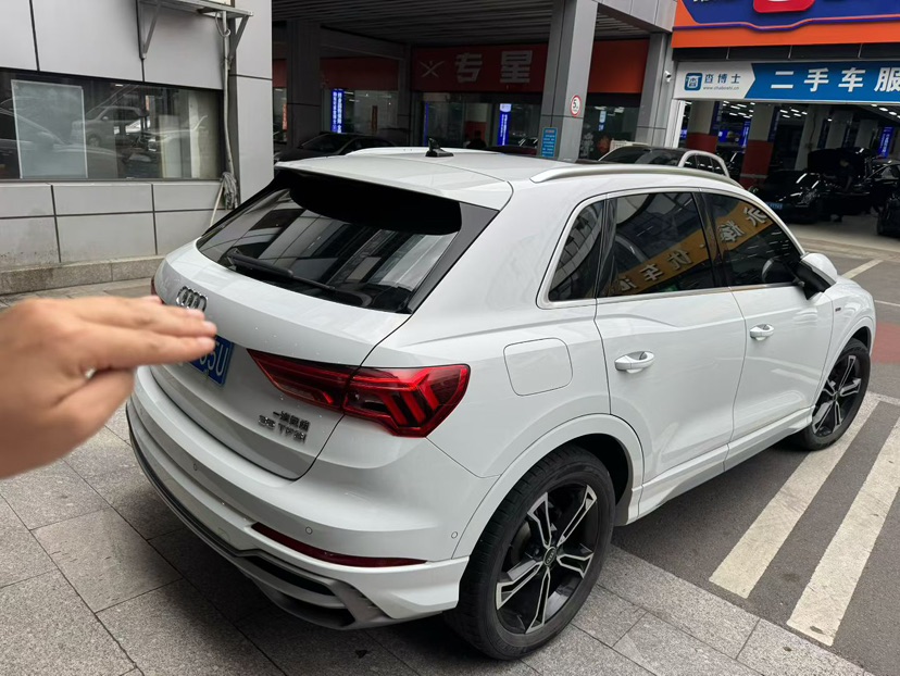 Audi Q3 2023 car image #4