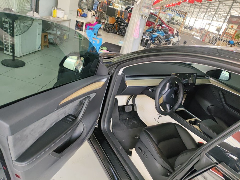 Tesla Model Y 2023 #4 Tesla Model Y 2023 car image #4