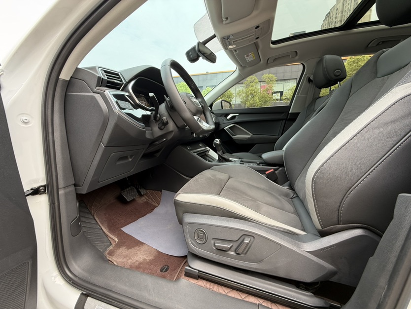 Audi Q3 2023 car image #4