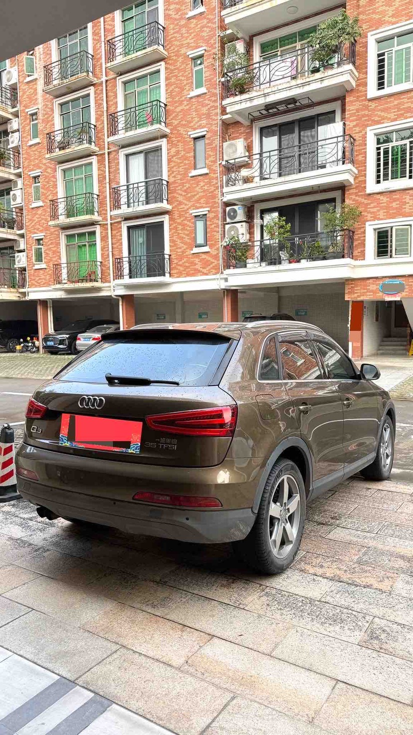 Audi Q3 2015 car image #3