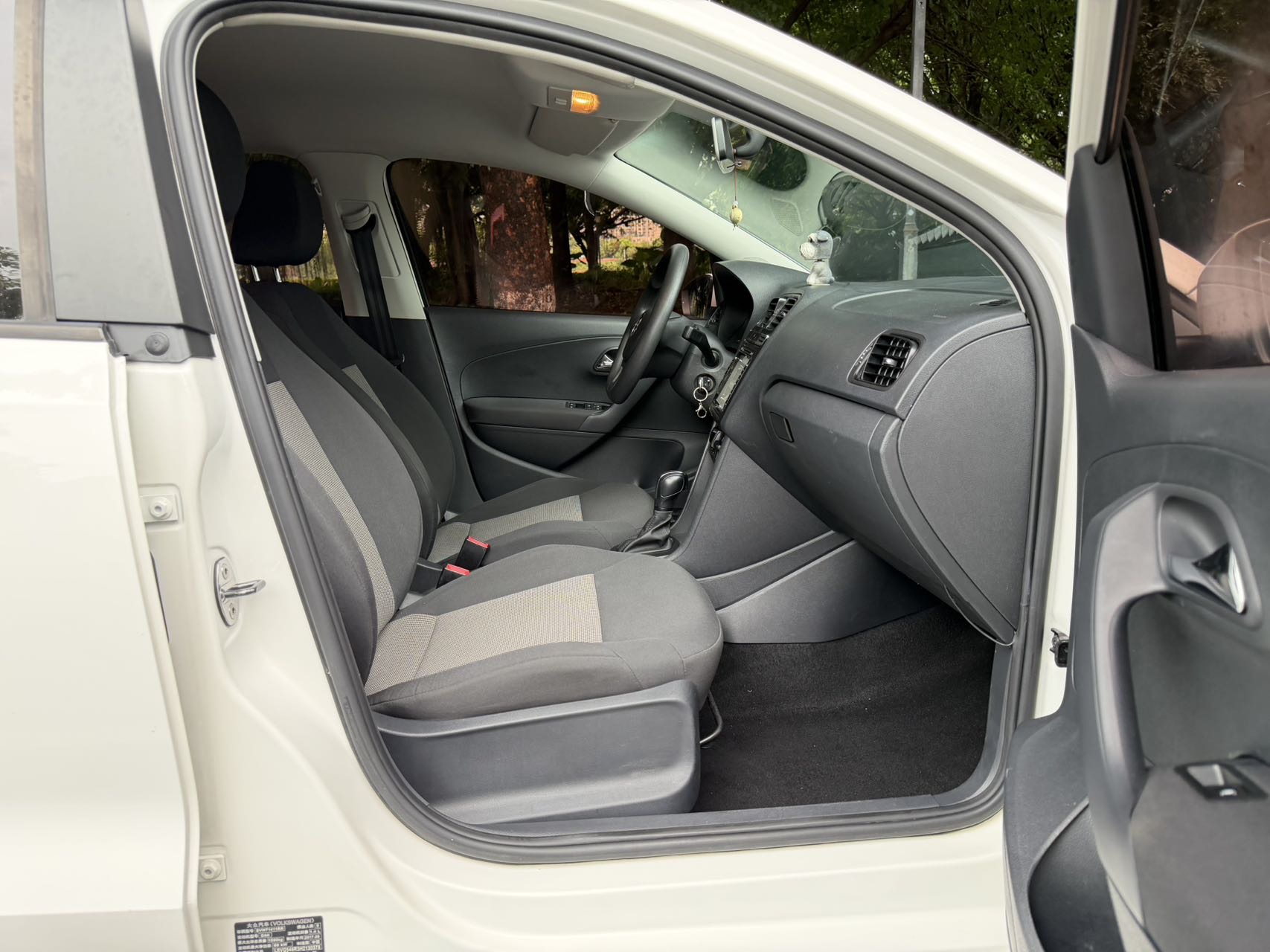 Volkswagen Polo 2017 car image #9