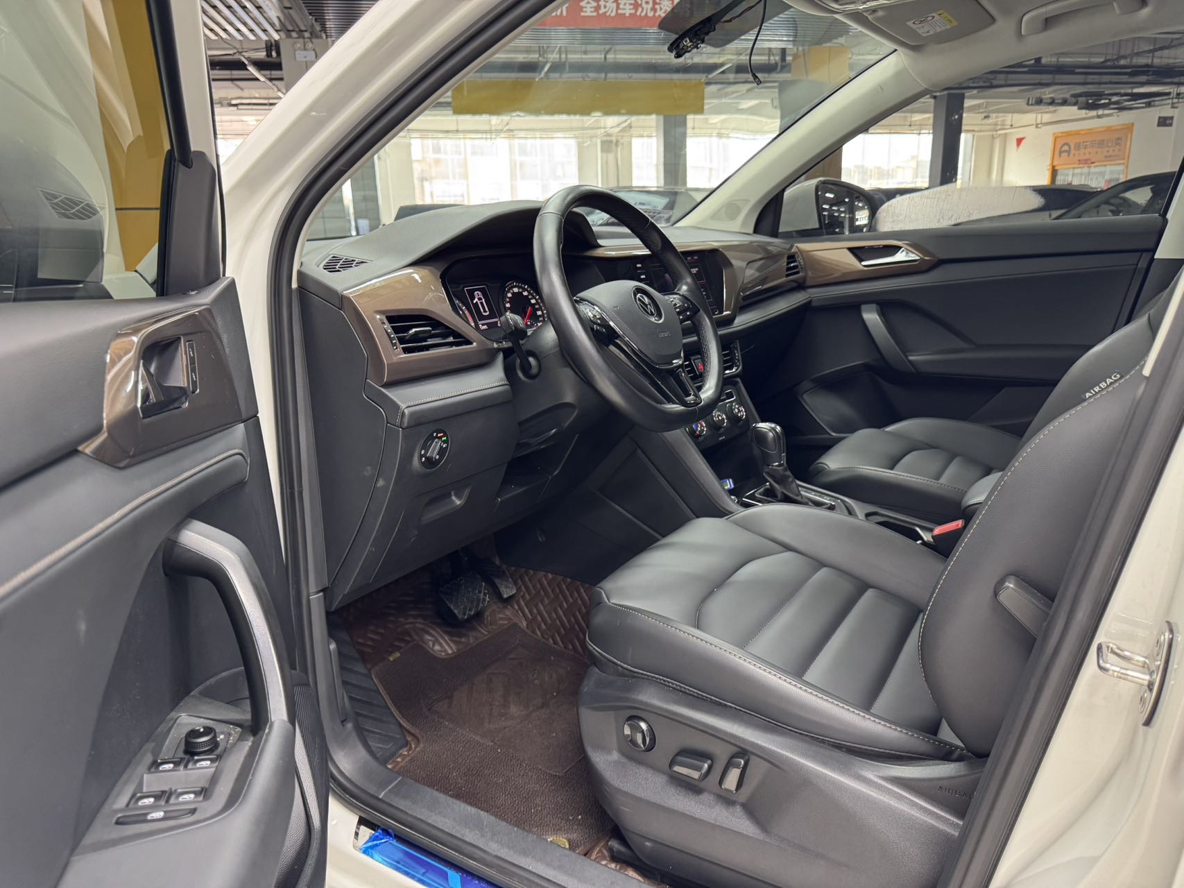 Volkswagen Tharu 2022 car image #11