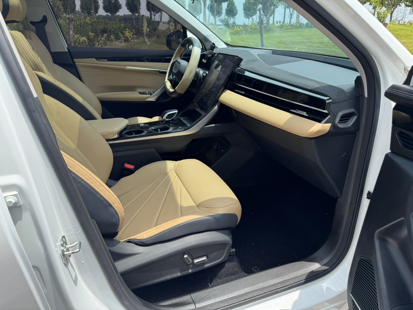 GEELY Boyue L 2023 car image #15