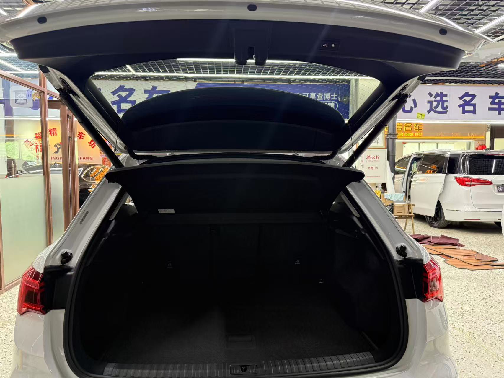 Audi Q3 2022 car image #7