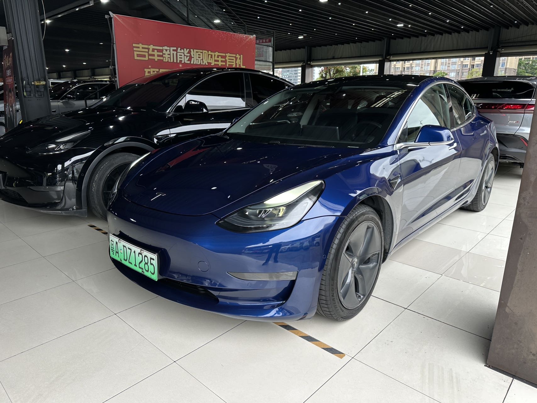 Tesla Model 3 2021 car image 