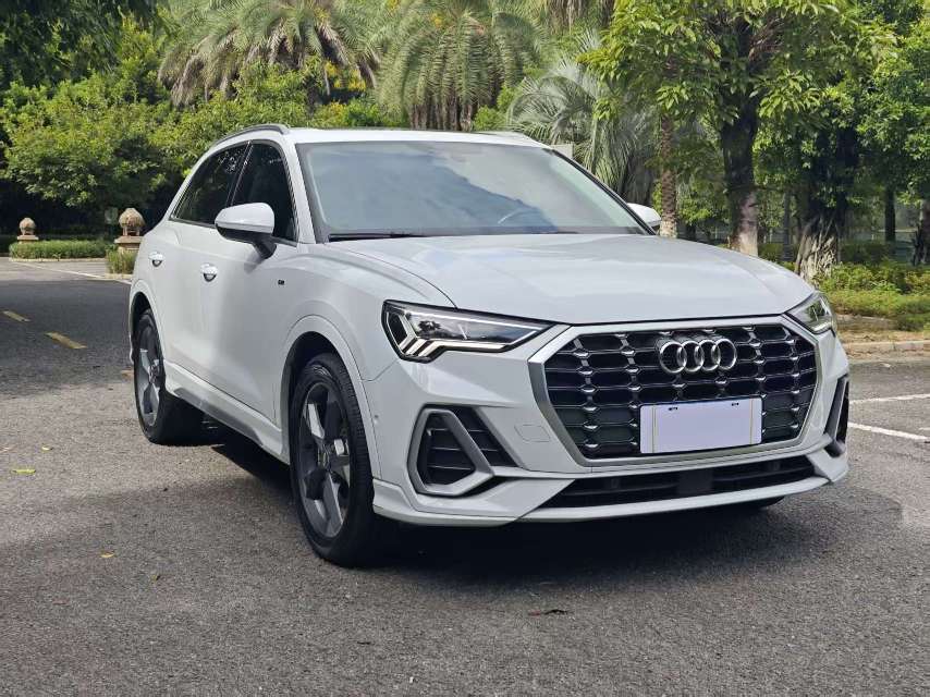 Audi Q3 2021 car image #3