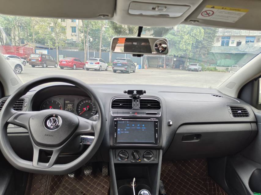 Volkswagen Polo 2014 car image #10
