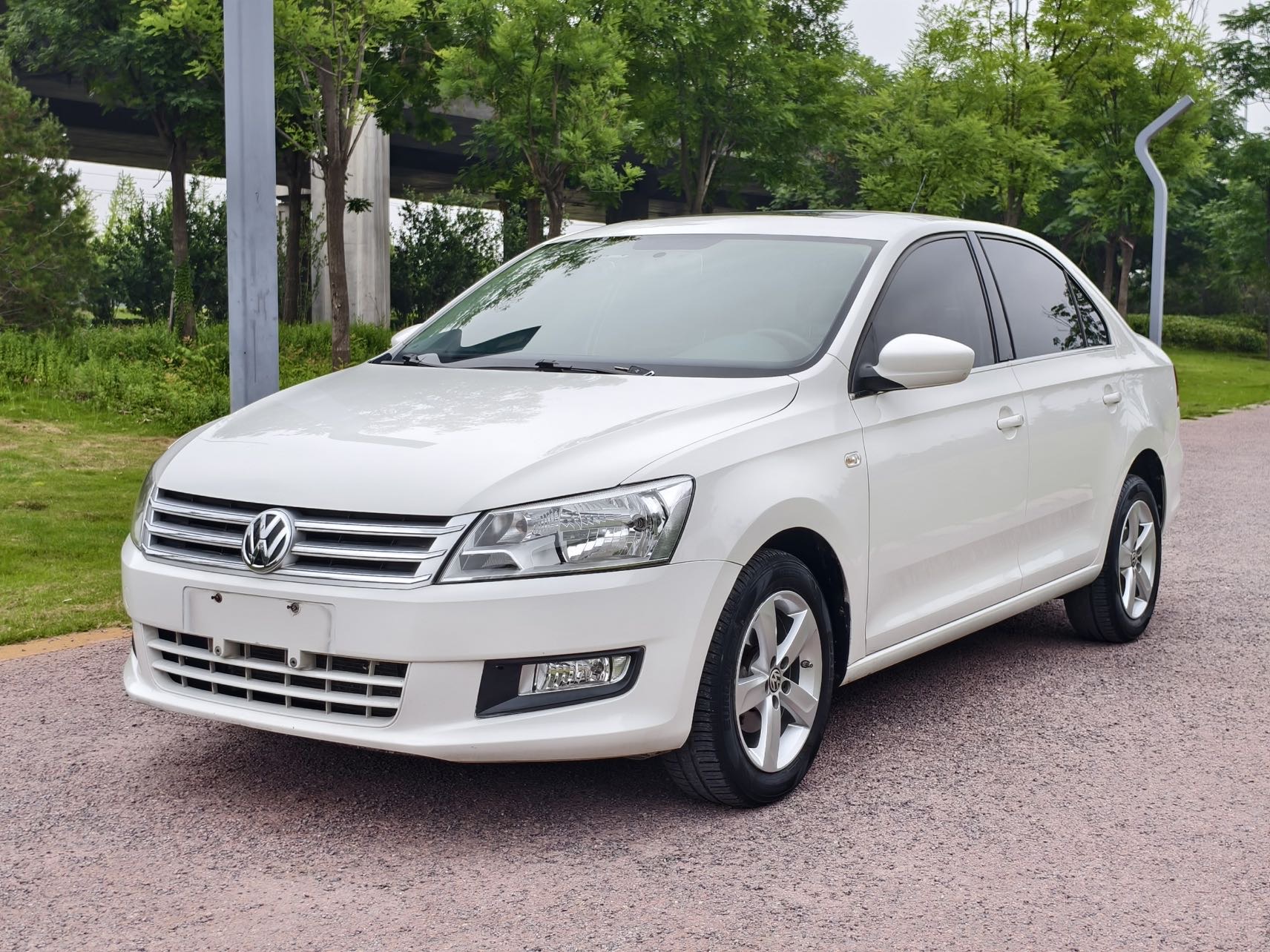 Volkswagen Santana 2016 car image 