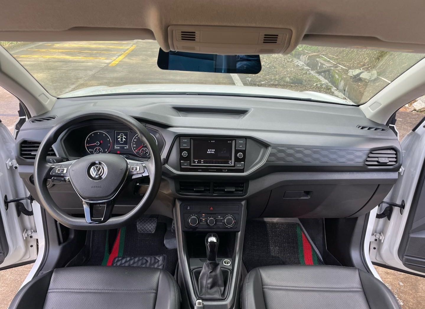 Volkswagen T-Cross 2020 car image #9
