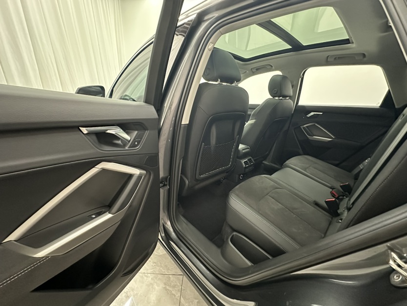 Audi Q3 2023 car image #8