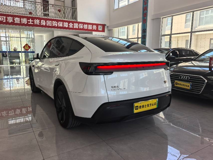 Tesla Model Y 2025 #5 Tesla Model Y 2025 car image #5