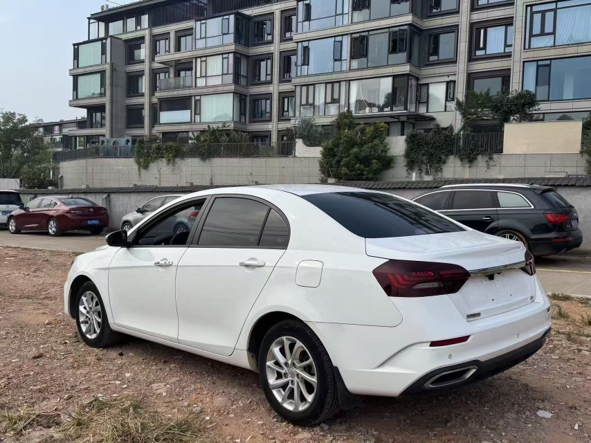 GEELY Emgrand 2021 car image #4