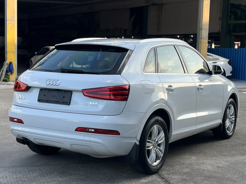 Audi Q3 2016 car image #9