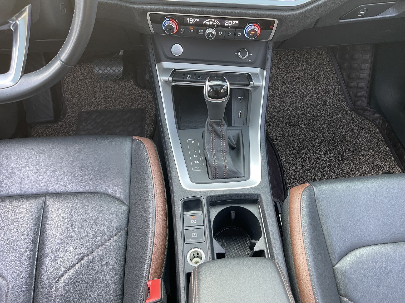 Audi Q3 2019 car image #11
