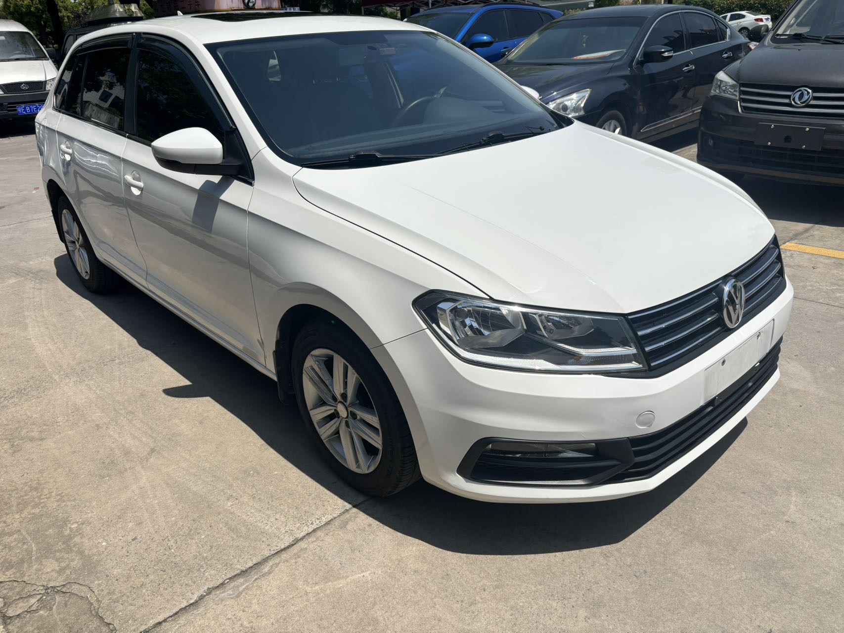 Volkswagen Santana 2016 car image #3