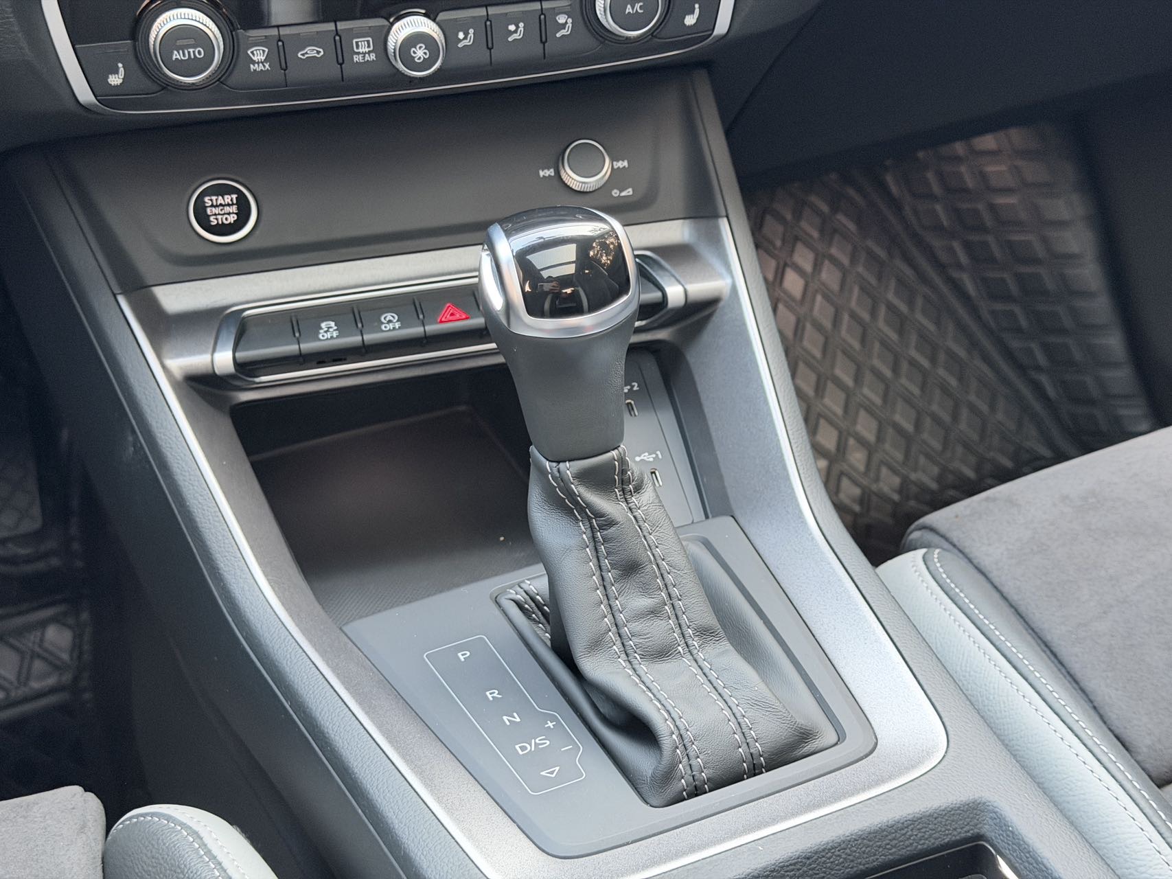 Audi Q3 2023 car image #10