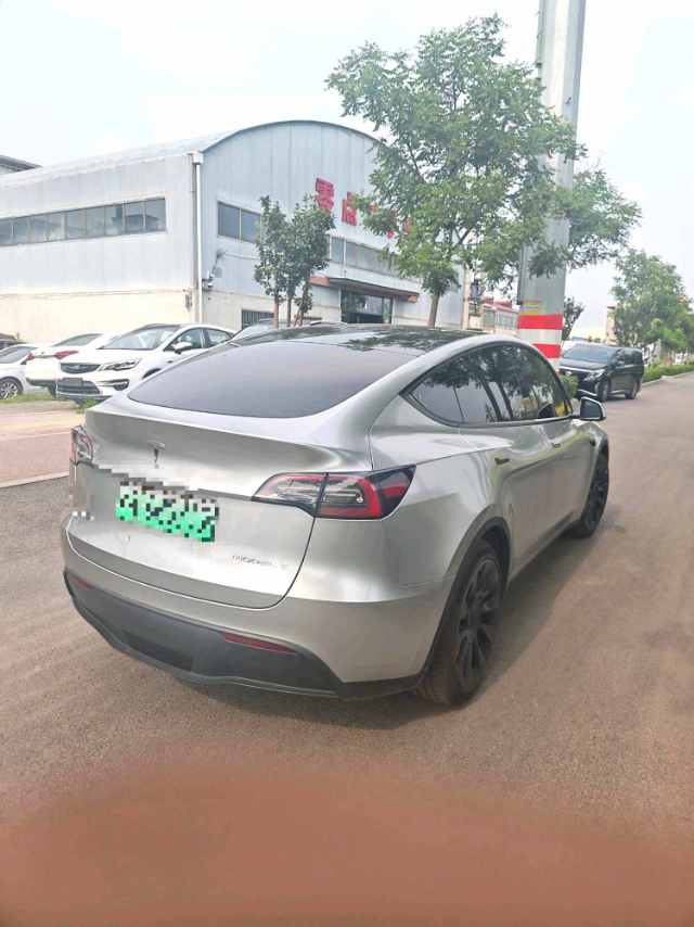 Tesla Model Y 2022 car image #4