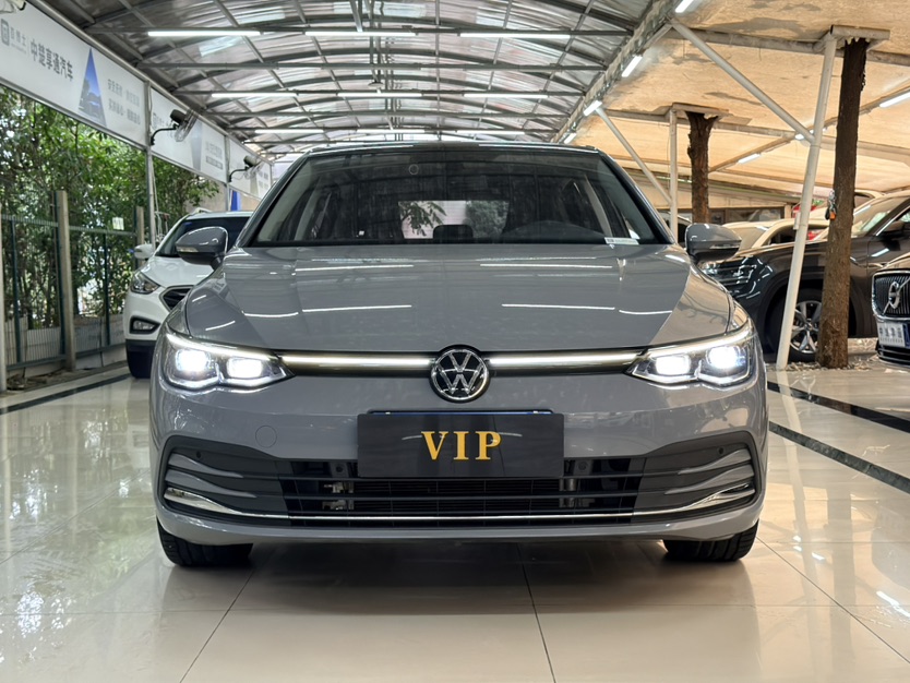 Volkswagen Golf 2024 صورة سيارة 
