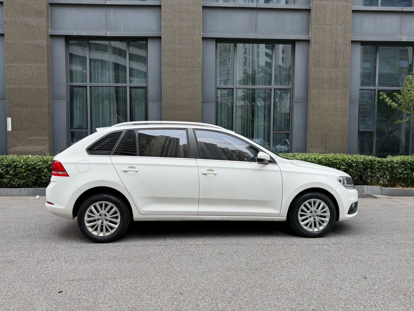 Volkswagen Santana 2017 car image #3
