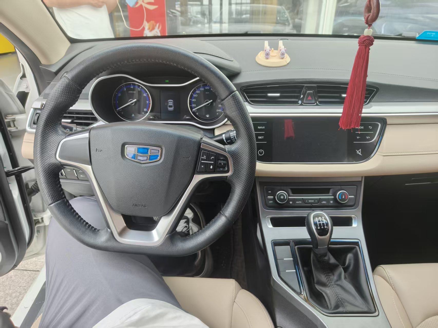 GEELY Emgrand 2019 #4 GEELY Emgrand 2019 car image #4