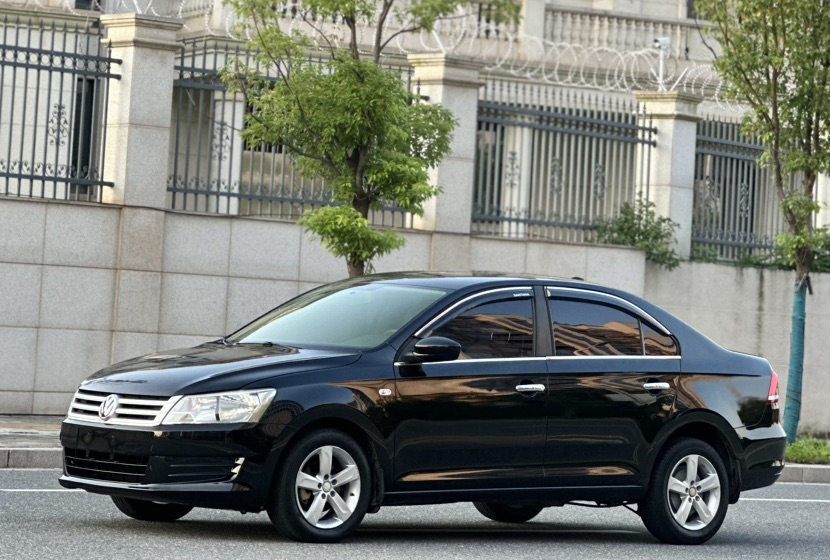 Volkswagen Santana 2014 car image #2