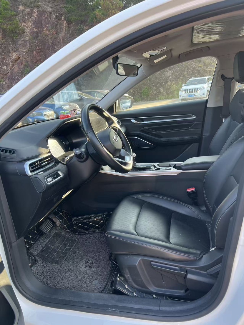 GEELY Emgrand 2022 car image #2