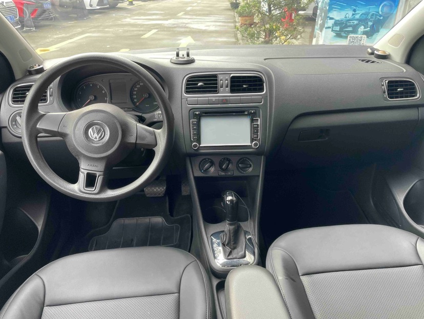 Volkswagen Polo 2014 car image #4