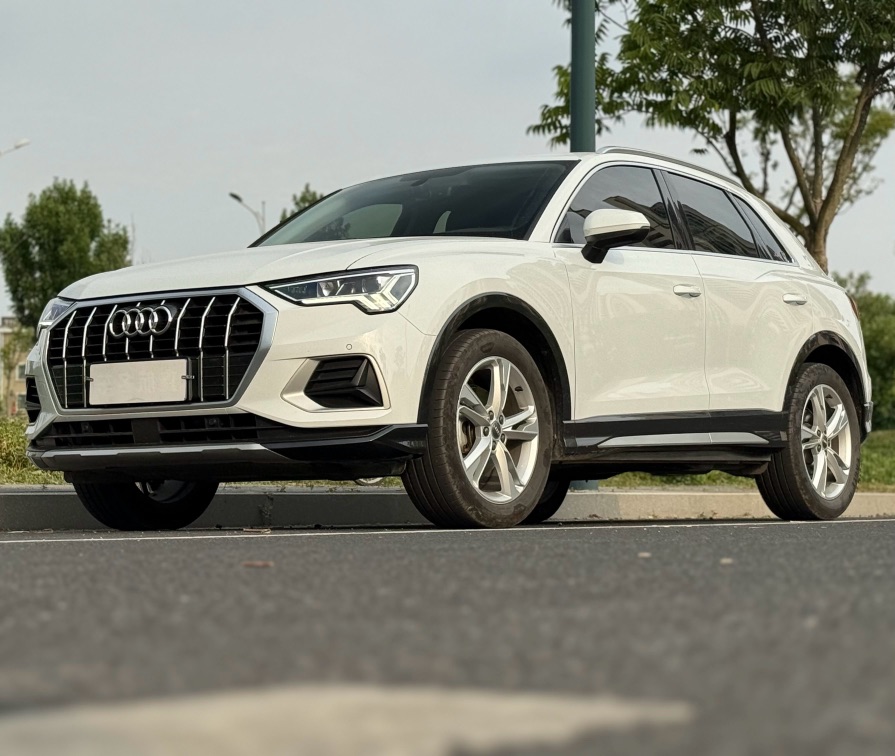 Audi Q3 2020 car image #2