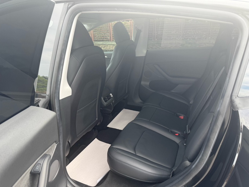 Tesla Model Y 2023 car image #6